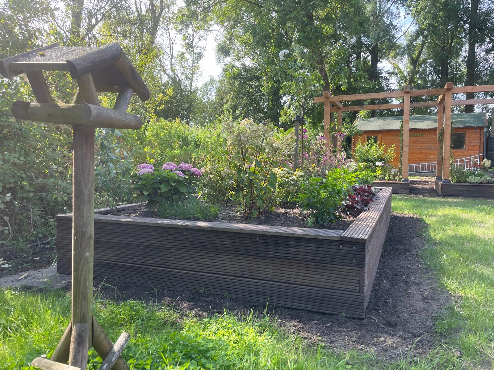 Borderaanleg met hortensia's en vaste planten door hovenier KaVuRU in Zuid-Holland