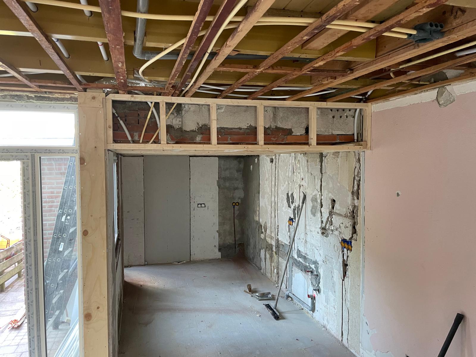 Verbouwing in Roelofarendsveen met nieuwe houten draagconstructie door timmerman KaVuRU